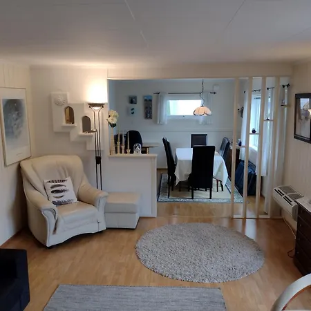 Romslig Leilighet Med Flott Utsikt Over Sjoen Appartement Vestnes