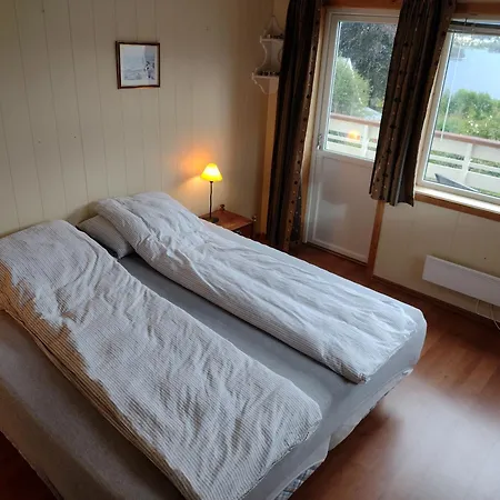 Romslig Leilighet Med Flott Utsikt Over Sjoen Appartement *